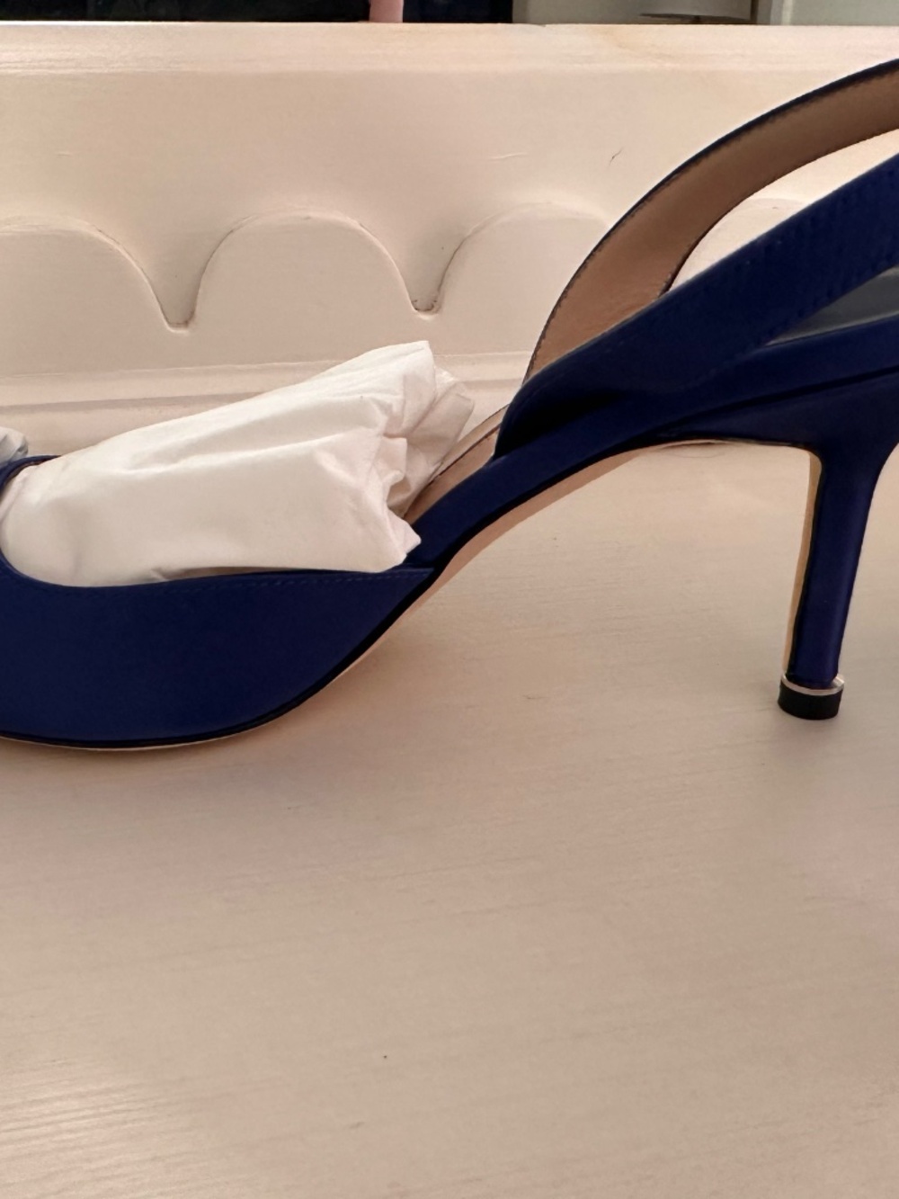Manolo Blahnik Hangisli Slingback - Picture 8 of 11